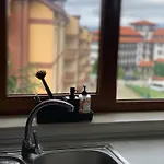 Mountain View With Balcony & Access Nearby - Serendipity Apartamento