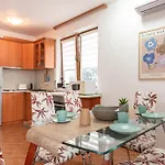 Apartamento Mountain View With Balcony & Access Nearby - Serendipity *