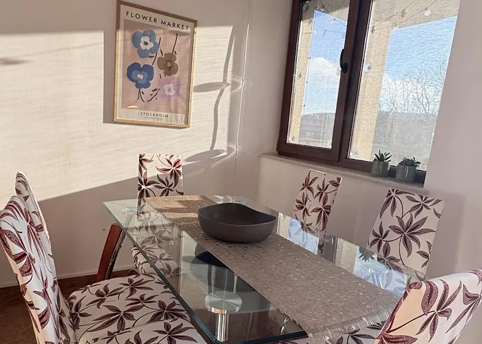 公寓 Mountain View With Balcony & Access Nearby - Serendipity 班斯科