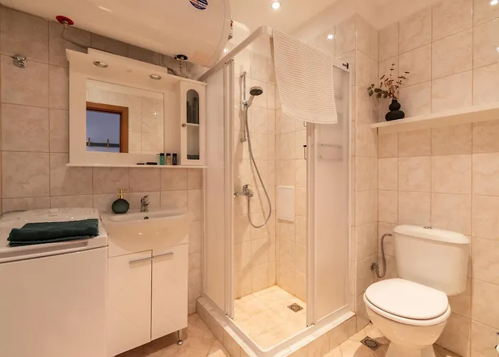 Mountain View With Balcony & Access Nearby - Serendipity * 班斯科