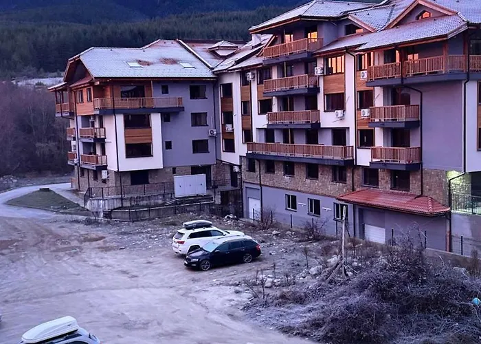 Mountain View With Balcony & Access Nearby - Serendipity 公寓 *