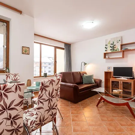 Mountain View With Balcony & Access Nearby - Serendipity Апартаменти