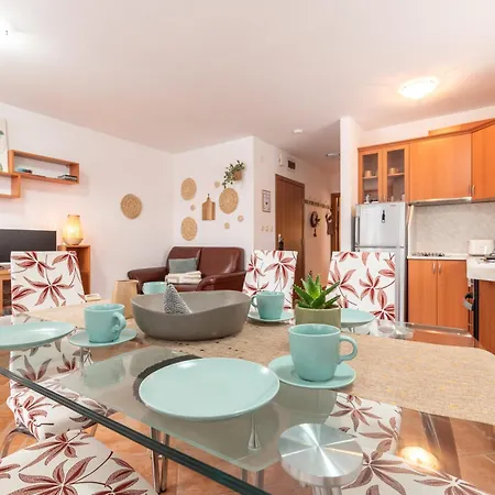 Daire Mountain View With Balcony & Access Nearby - Serendipity *