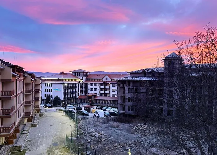 Mountain View With Balcony & Access Nearby - Serendipity Apartman Banszko